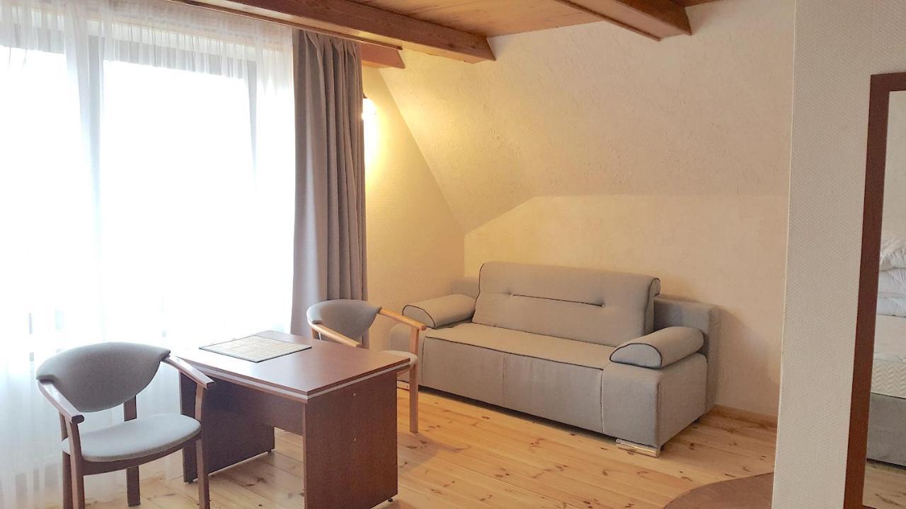 Pensjonat Tadeusz I Apartamenty W Darlowku Дарлувко Экстерьер фото