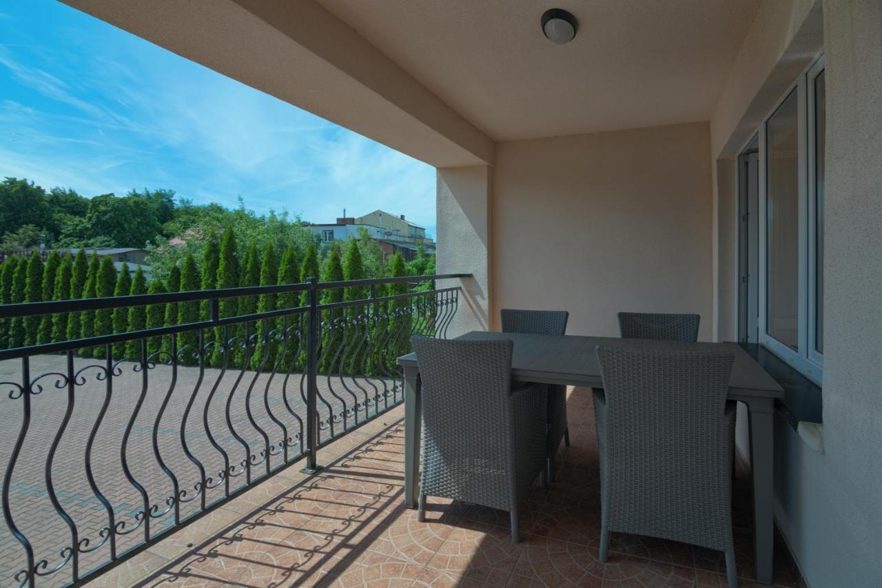 Pensjonat Tadeusz I Apartamenty W Darlowku Дарлувко Экстерьер фото