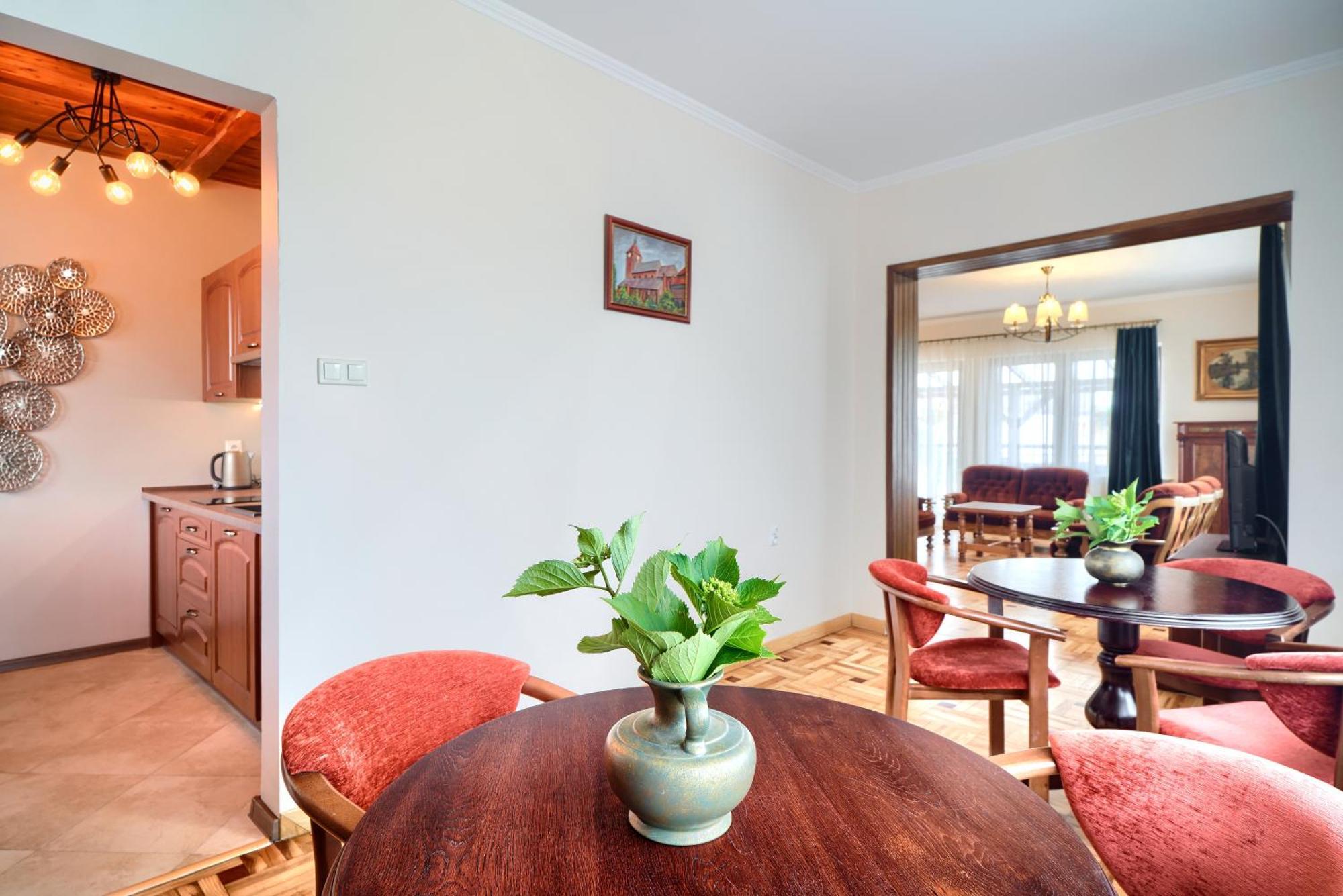 Pensjonat Tadeusz I Apartamenty W Darlowku Дарлувко Экстерьер фото
