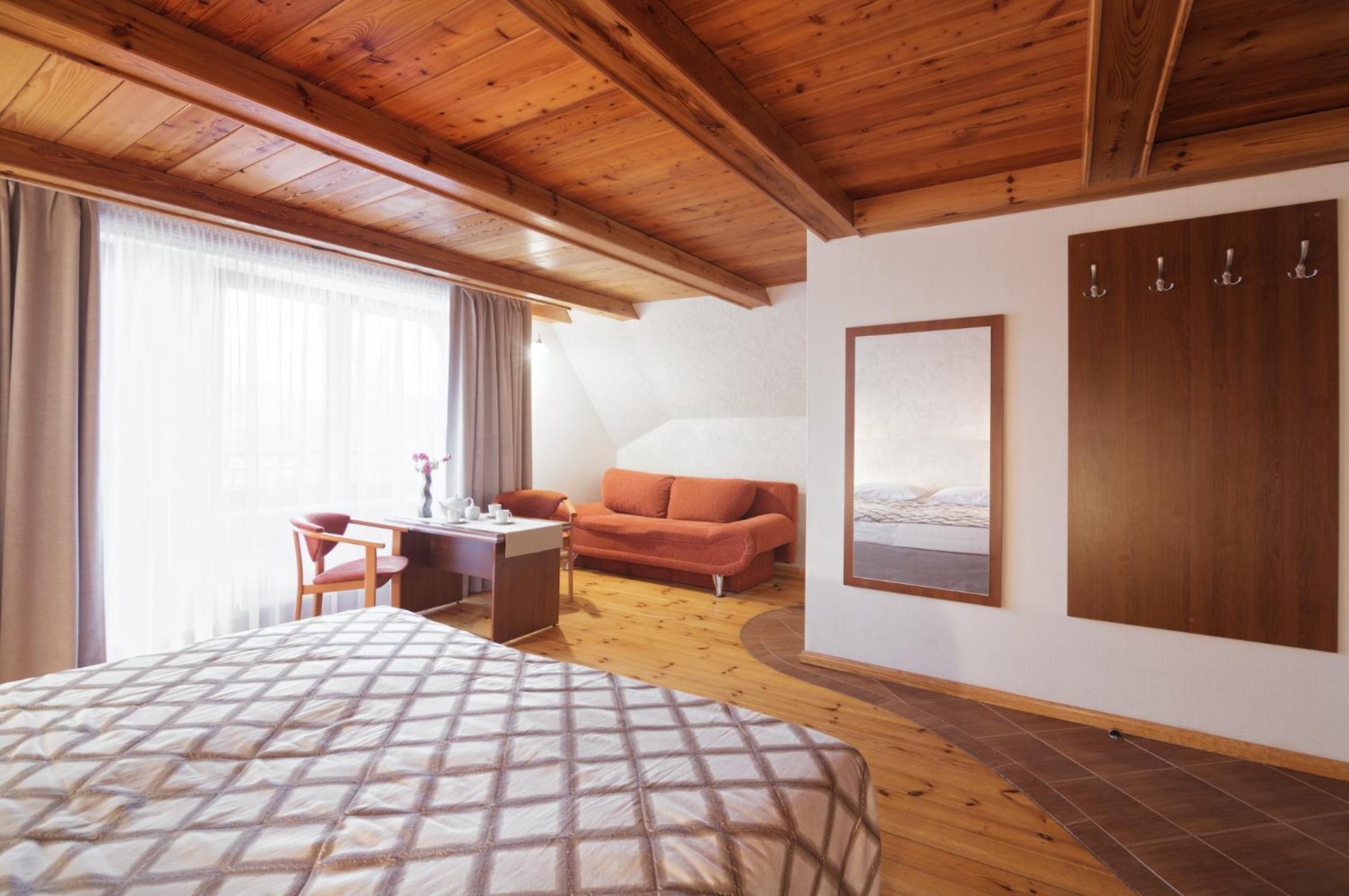 Pensjonat Tadeusz I Apartamenty W Darlowku Дарлувко Экстерьер фото